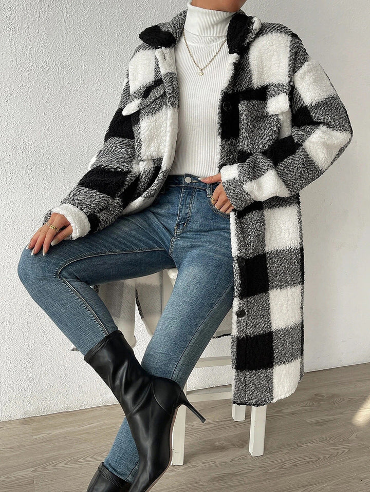 Klara long check coat, collar detail