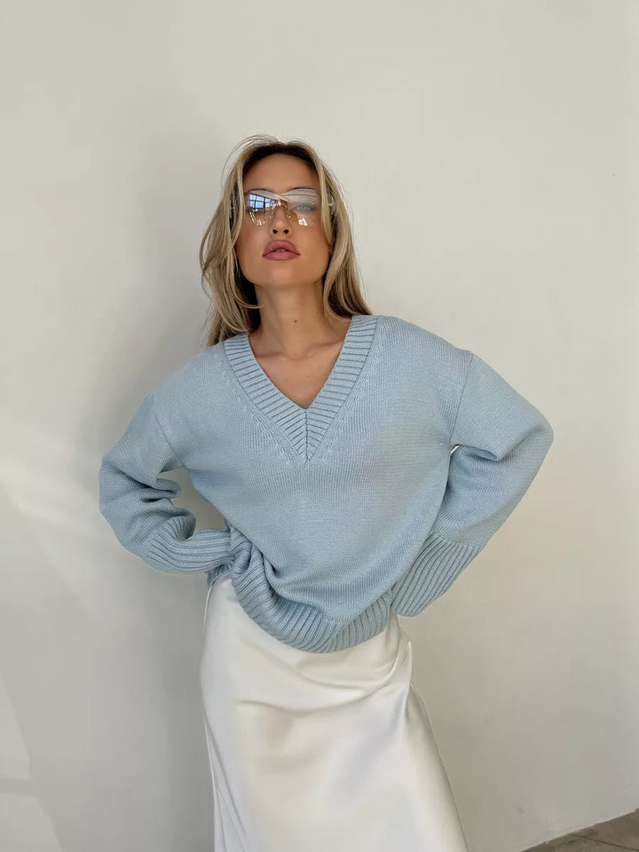 Aurora oversized fine knit V neck jumper – image 9